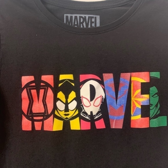 Marvel T-shirt size large black great graphic cap sleeves excellent condition - Picture 2 of 6